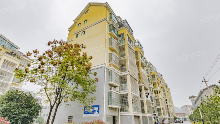 书香公寓外景图