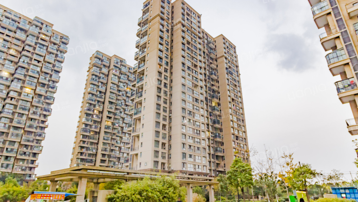 明发摩尔城外景图