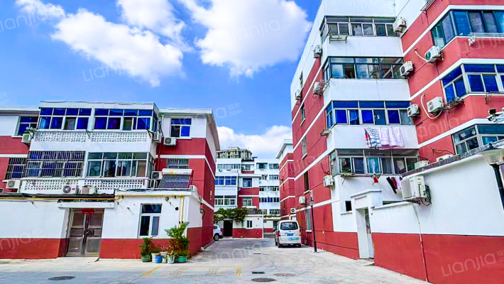 食品学院宿舍外景图