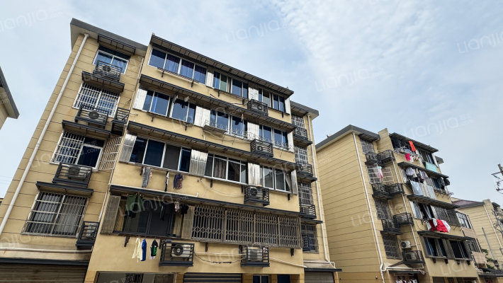 万峰一期小区外景图