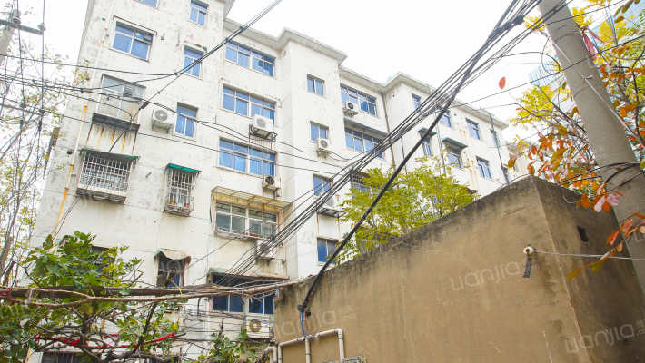 卫生局住宅楼外景图