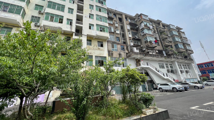 人民路科技工行家属院外景图