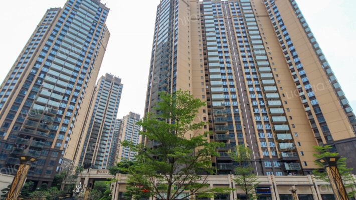 名巨山水城外景图