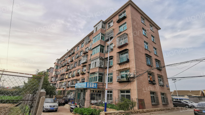 拖拉机厂家属楼外景图