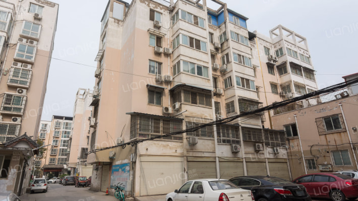 金色阳光外景图