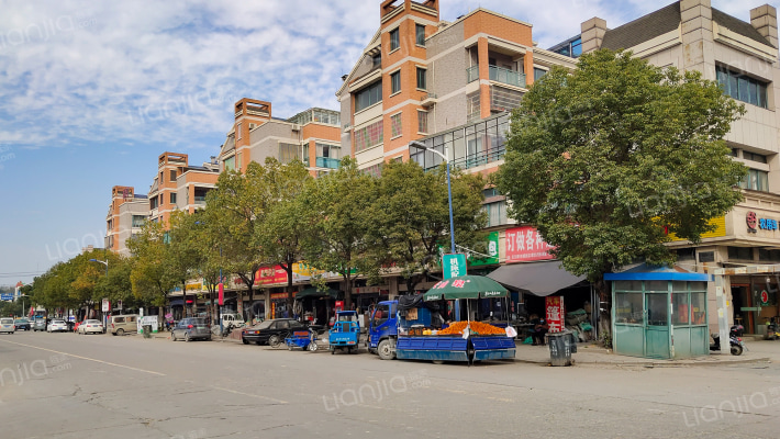 华东汽配水暖城外景图