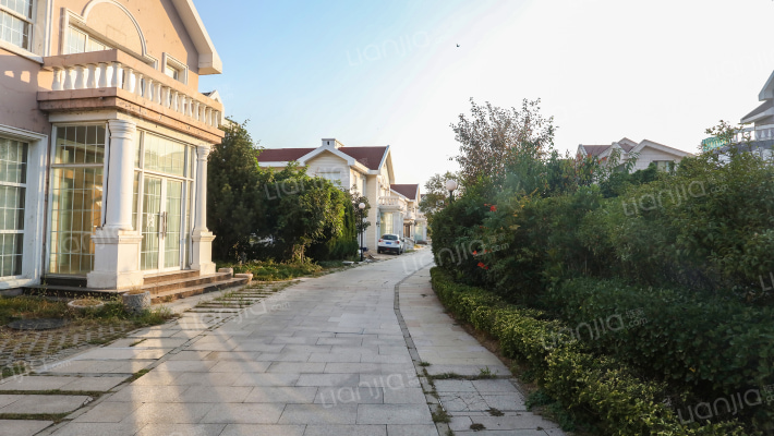 山水庭院外景图