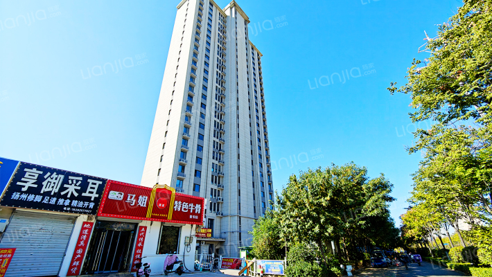 三里高一综合楼外景图