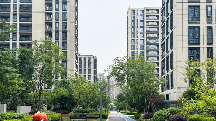 卧龙东方郡外景图