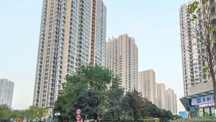 华远君城外景图