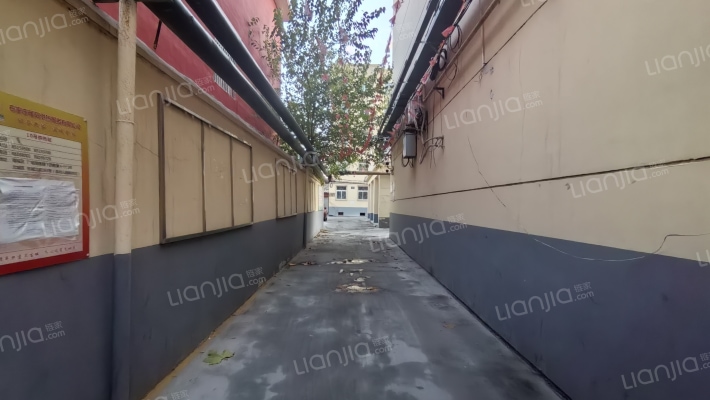 城管二社家属楼外景图