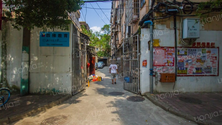 育新路住宅楼外景图