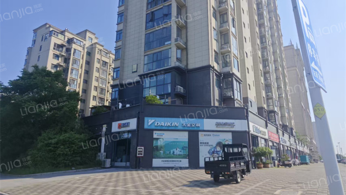 芭比商务中心外景图