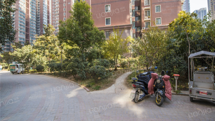 美林河畔外景图