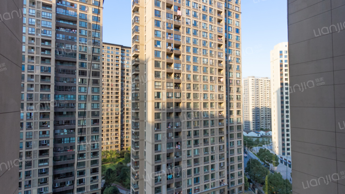 金地芳草地外景图