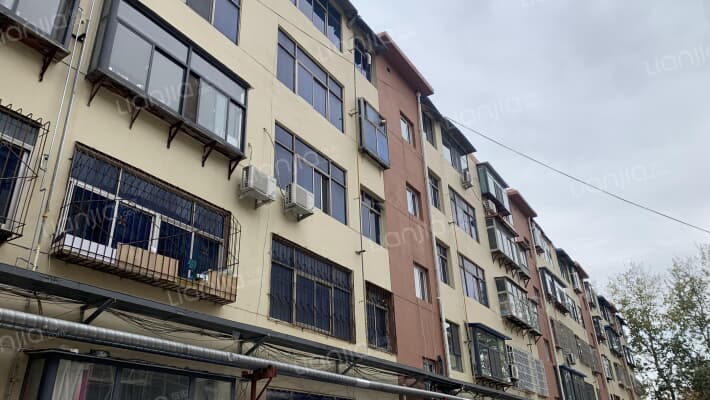 钢管厂家属楼外景图