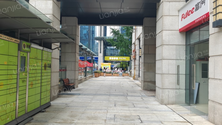 世龙广场外景图