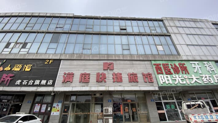 荣信·财富广场外景图