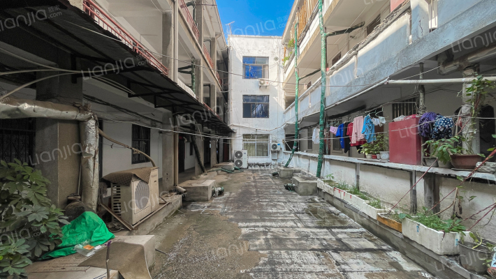 新华书店家属楼外景图