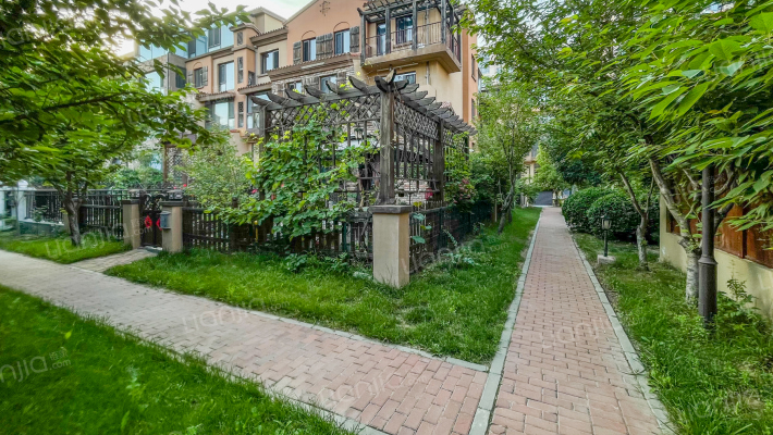 孔雀城七期秋月园外景图