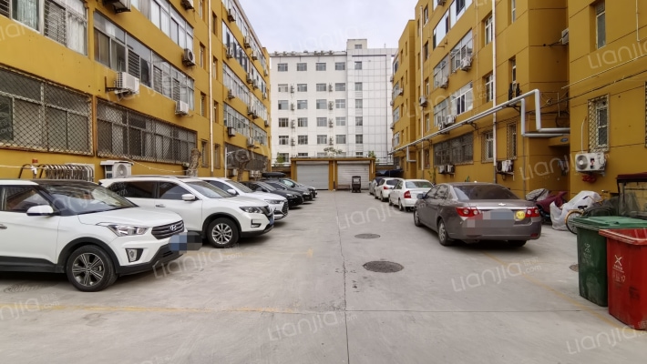 河北鸣鹿服装集团公司宿舍外景图