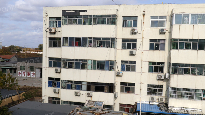 百货公司家属院外景图