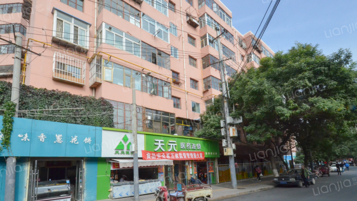 兰州胶鞋厂轻机厂家属院外景图