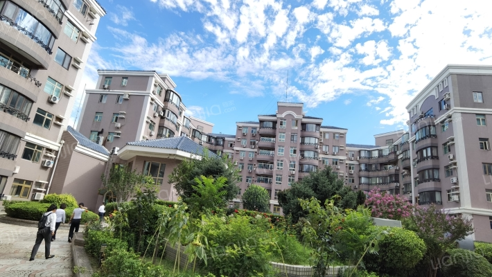 清境明湖外景图