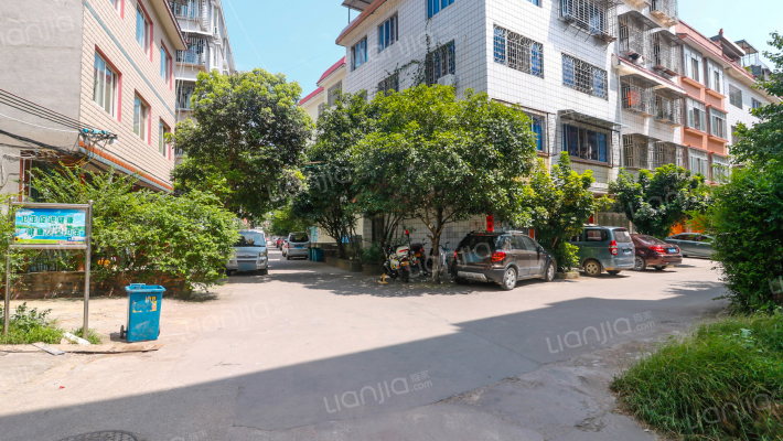 鸿湖居民区外景图