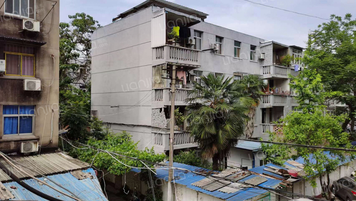 钛白粉厂家属院外景图