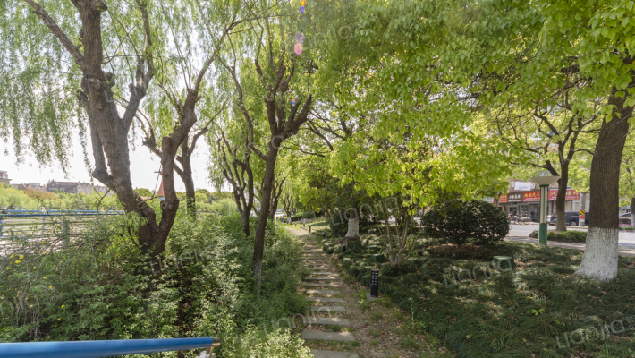 上炼三村外景图