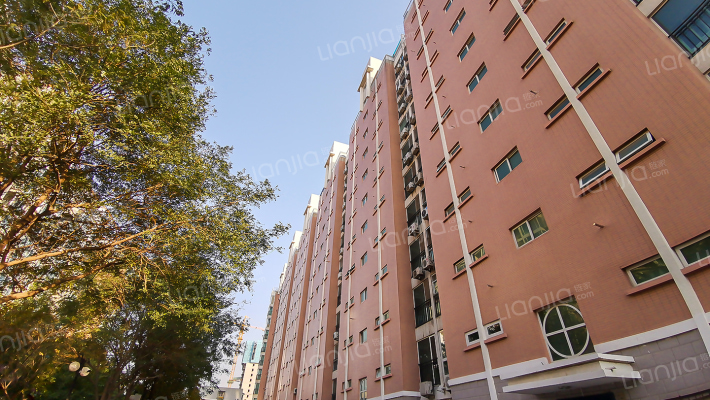 在水一方外景图