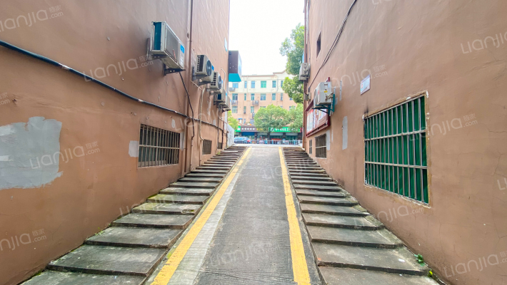 统建楼小区外景图