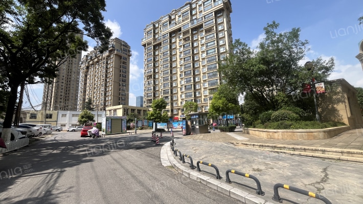 中房路易公元外景图