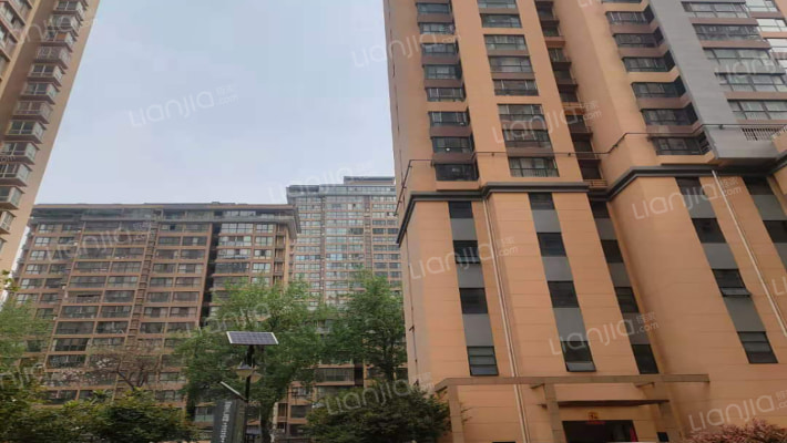 龙毓尚庭外景图