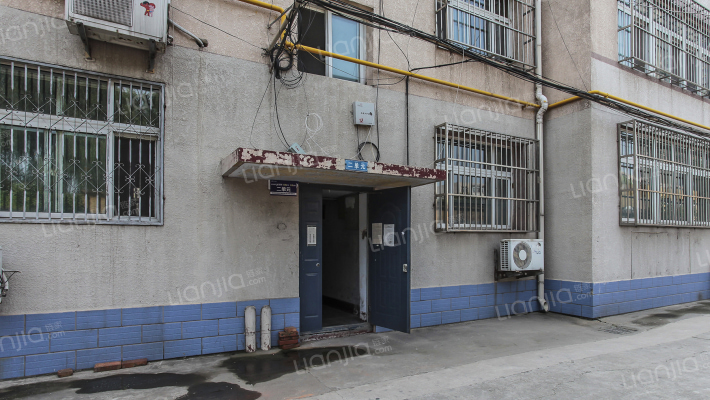 中行住宅楼外景图