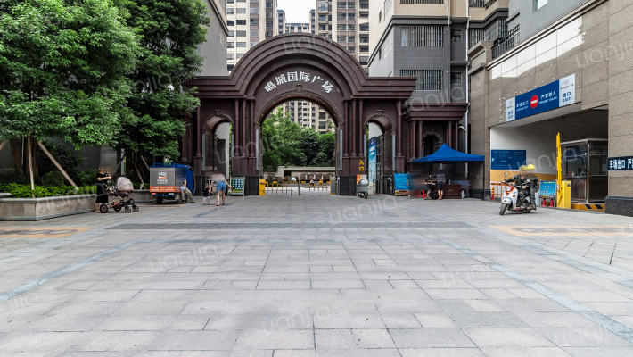 鸣城国际广场外景图