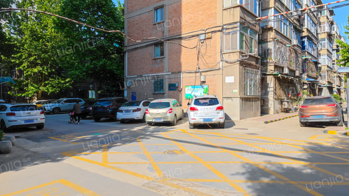 长缨社区汇文中学家属院外景图