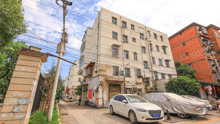 井冈山大道皮件厂宿舍外景图