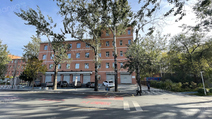 高井中学教工楼外景图