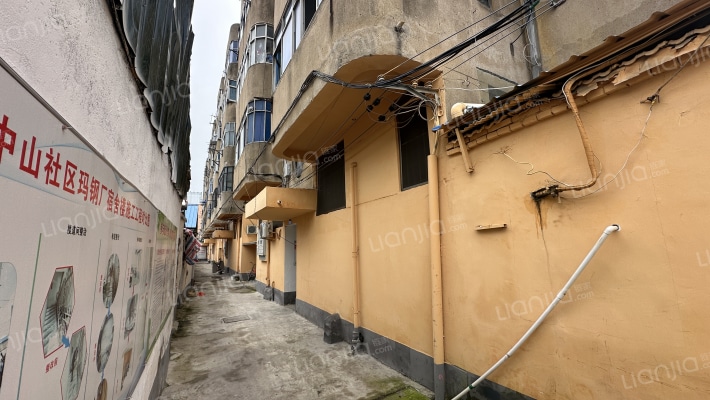 玛钢厂宿舍楼外景图