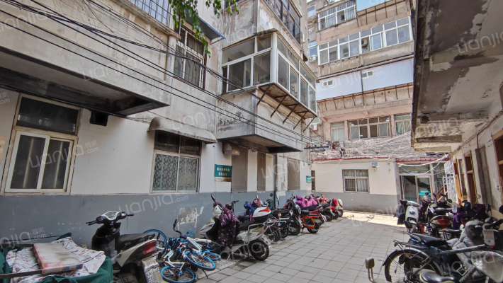 龙医家属院外景图