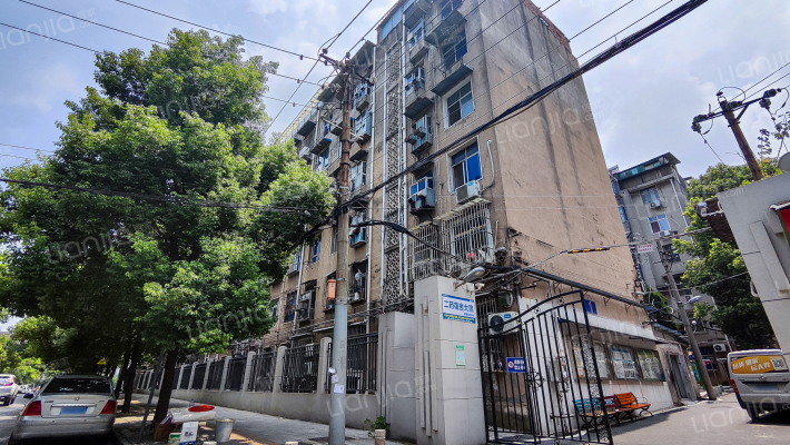 二药宿舍外景图