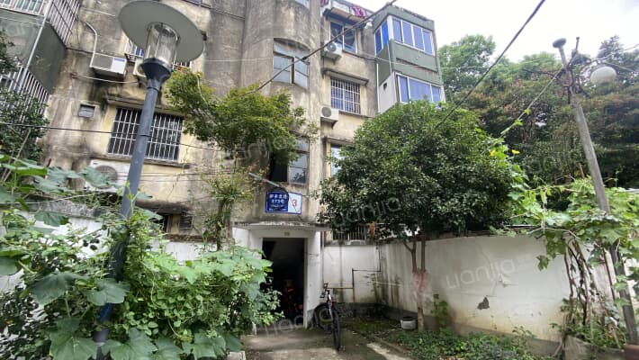 鲈乡北路373号外景图