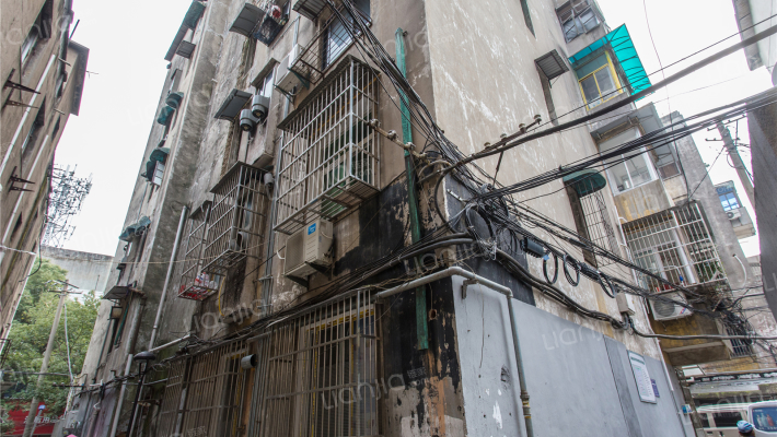 活塞环厂宿舍外景图