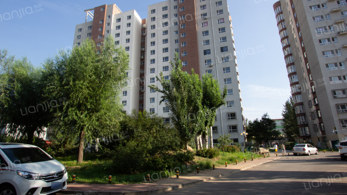 凤凰山庄外景图