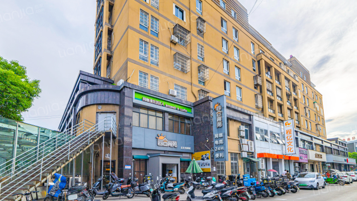 蓝宝大厦外景图