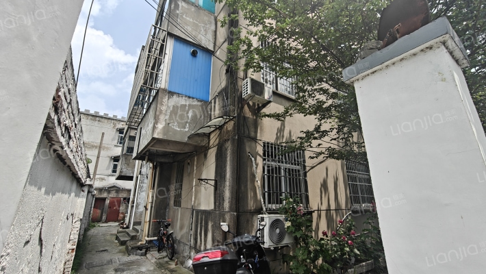 新传路400号外景图