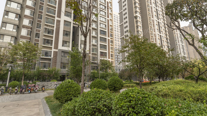 中央生活城外景图