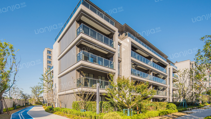 湖境和庐外景图